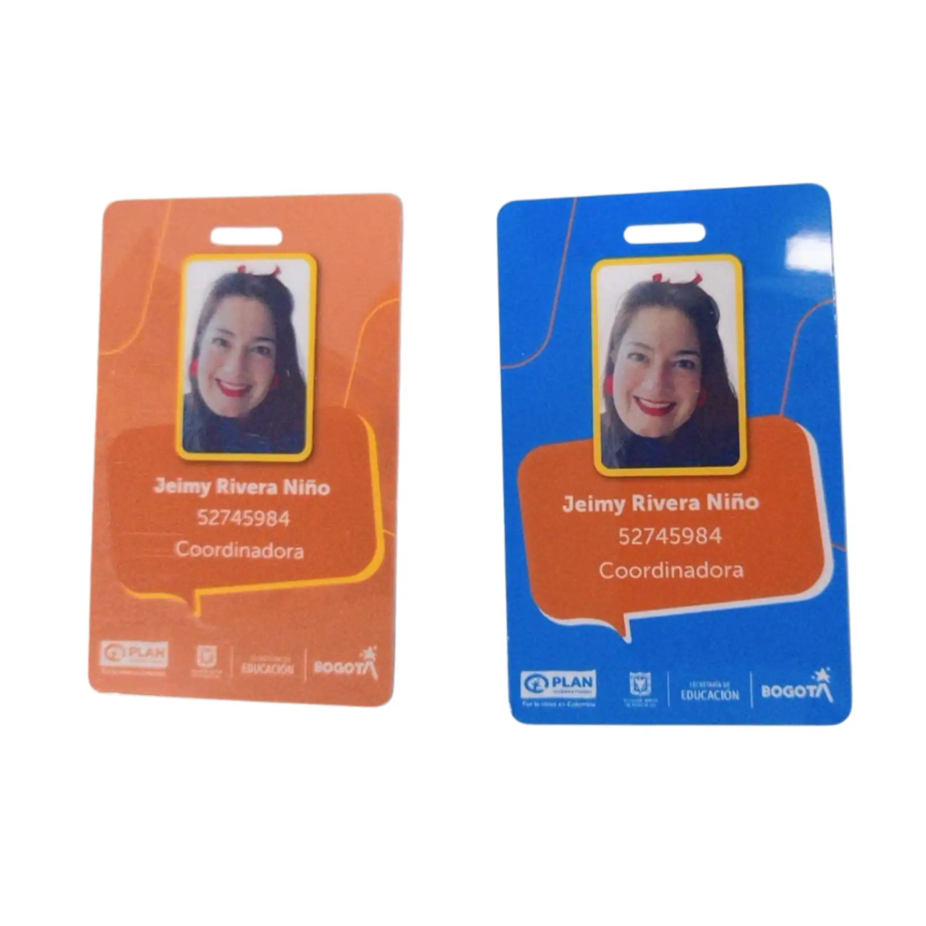 Carnet de identificación en material Teslín con perforación para cinta