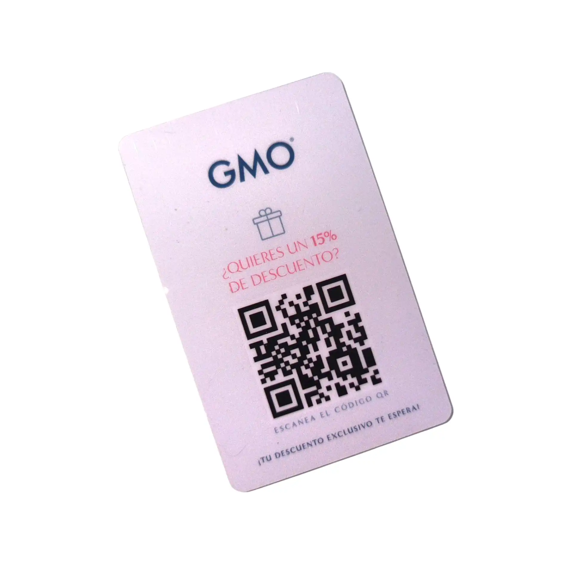 Tarjeta para eventos con impresión de código QR para registro digital.